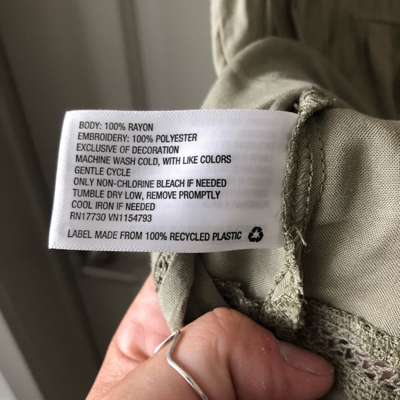 Like new! Olive green embroidered top - Picture 5 of 5